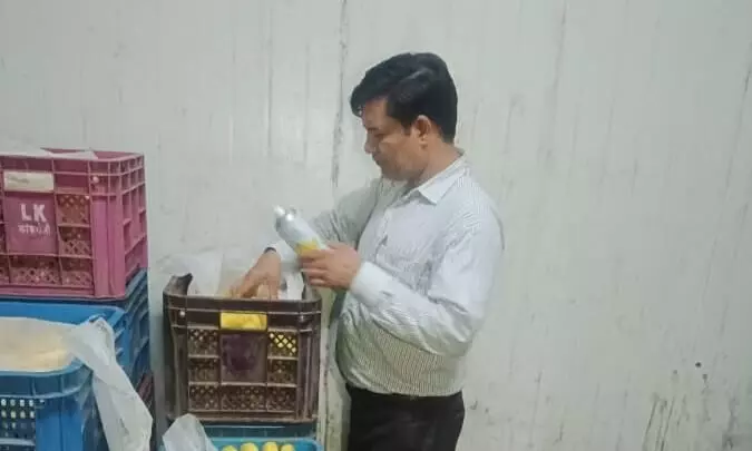 खाद्य सुरक्षा अधिकारी व टीम ने किया सब्जी मंडी में निरीक्षण