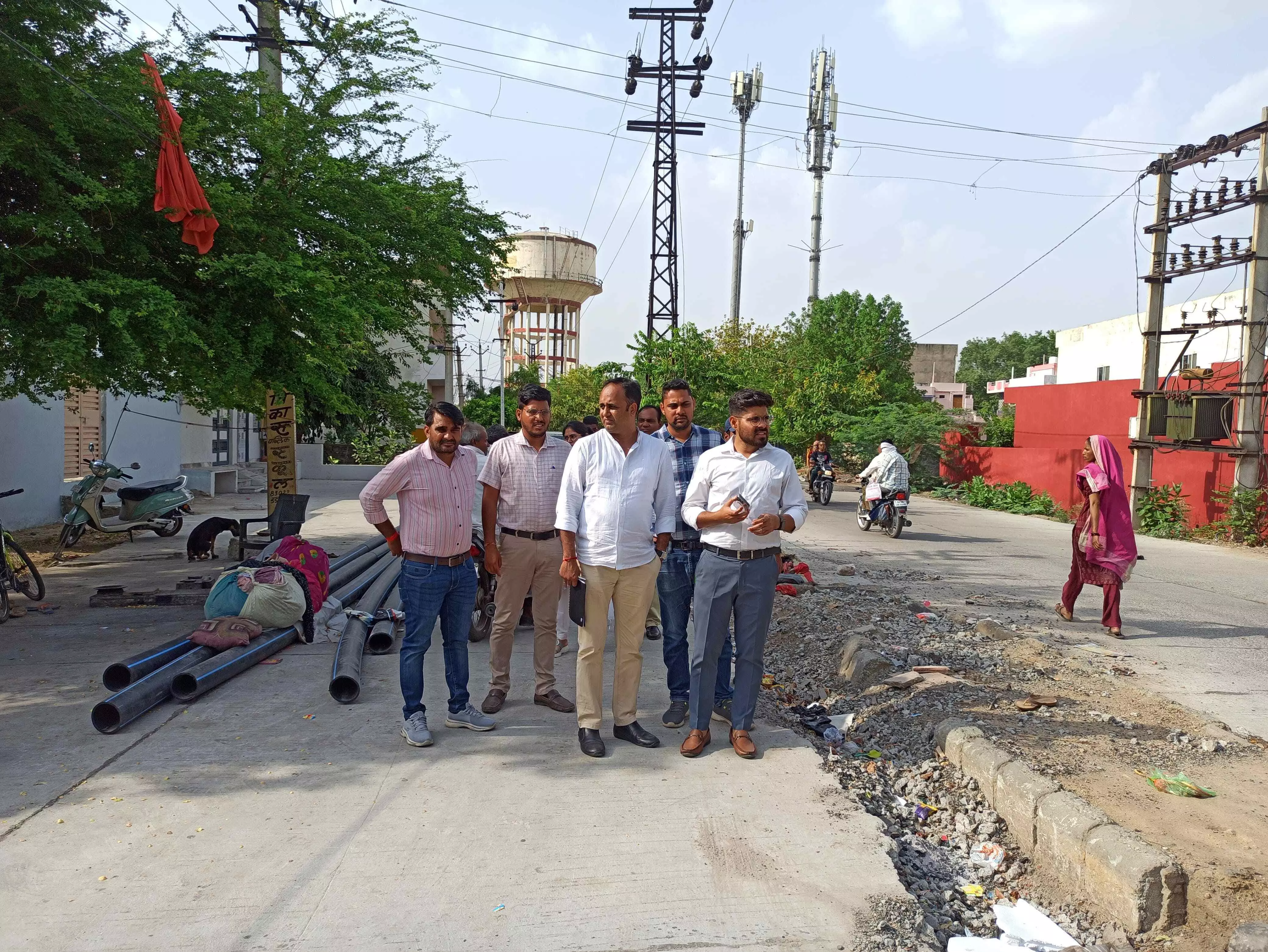 पेयजल समस्याओं के निराकरण के लिए विधायक कोठारी के निर्देश से टीम ने अधिकारियों के साथ विभिन क्षेत्रों का किया दौरा पेयजल समस्याओं के निराकरण के लिए विधायक कोठारी के निर्देश से टीम ने अधिकारियों के साथ विभिन क्षेत्रों का किया दौरा