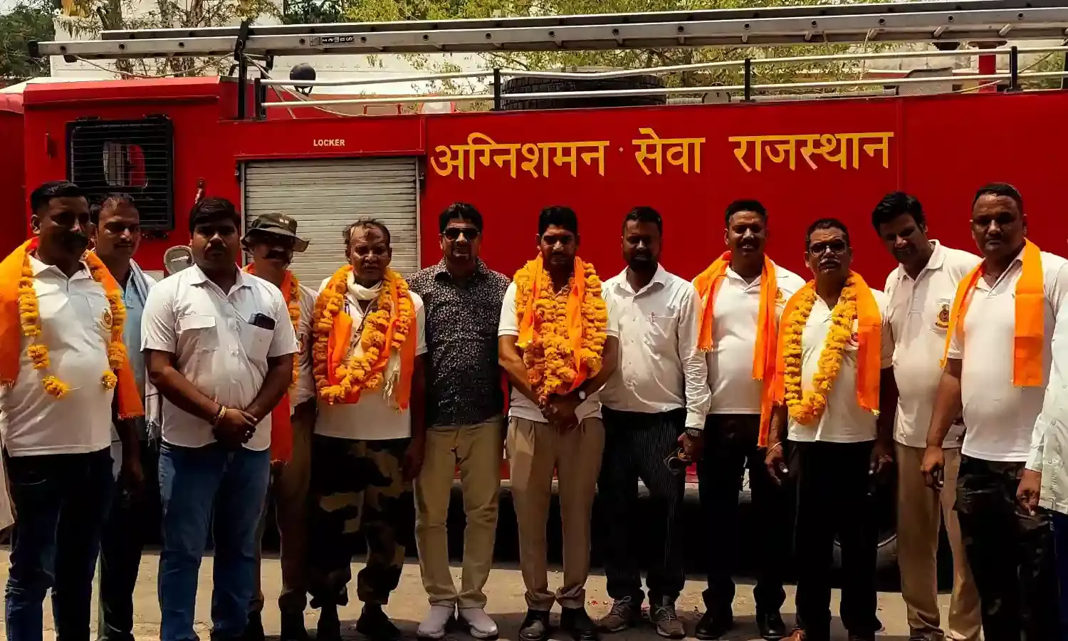 वीर अग्निशमन कर्मियों का धोबी समाज विकास समिति ने क‍िया सम्मान