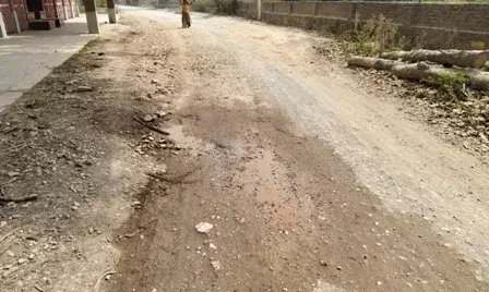 हमीरगढ़ श्मशान घाट: उपेक्षा के चलते शवों को कंधों पर ले जाने को मजबूर लोग