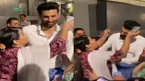 अब आदित्य रॉय कपूर पर हमले की साजिश? घर में जबरन घुसी महिला अब आदित्य रॉय कपूर पर हमले की साजिश? घर में जबरन घुसी महिला