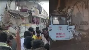 महाराष्ट्र में ट्रक की टक्कर से छह लोगों की मौत महाराष्ट्र में ट्रक की टक्कर से छह लोगों की मौत
