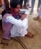 तांत्रिक को जूते पड़े तो बोला हां मैंने की थी चोरी, ग्रामीणों ने ठग को झांसे में रखकर फिर बुलाया गांव