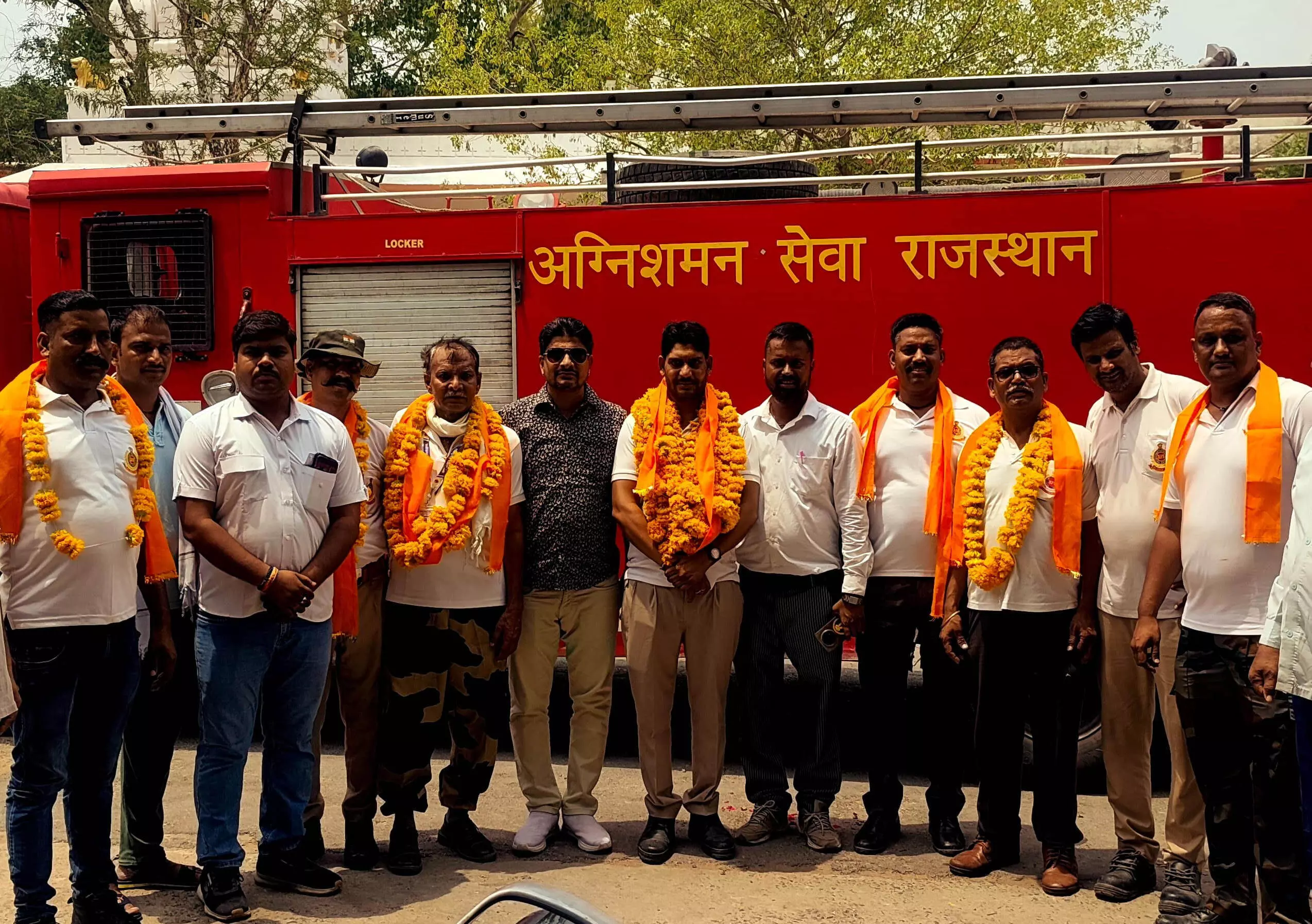 वीर अग्निशमन कर्मियों का धोबी समाज विकास समिति ने किया सम्मान वीर अग्निशमन कर्मियों का धोबी समाज विकास समिति ने किया सम्मान
