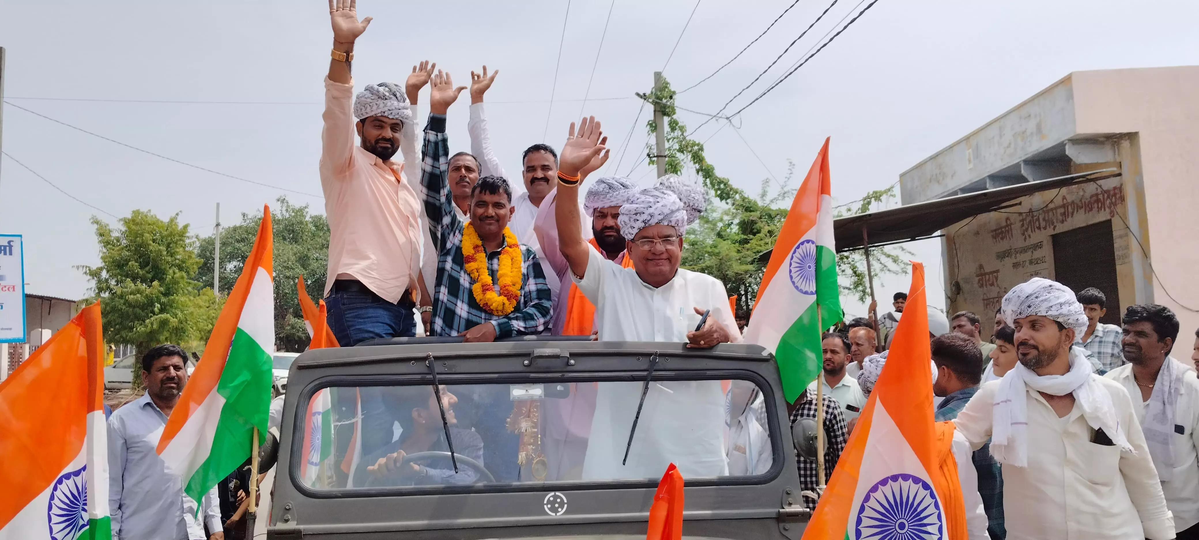 ऑपरेशन सिंदूर से लौटे दमकल कर्मी गोपाल गुर्जर का हुआ स्वागत ऑपरेशन सिंदूर से लौटे दमकल कर्मी गोपाल गुर्जर का हुआ स्वागत