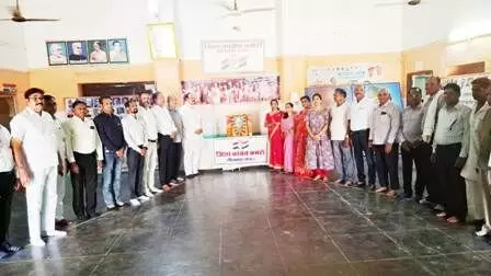 आधुनिक भारत के निर्माता पंडित जवाहरलाल नेहरू का आजादी के आंदोलन में अति महत्वपूर्ण भूमिका रही : त्रिपाठी आधुनिक भारत के निर्माता पंडित जवाहरलाल नेहरू का आजादी के आंदोलन में अति महत्वपूर्ण भूमिका रही : त्रिपाठी