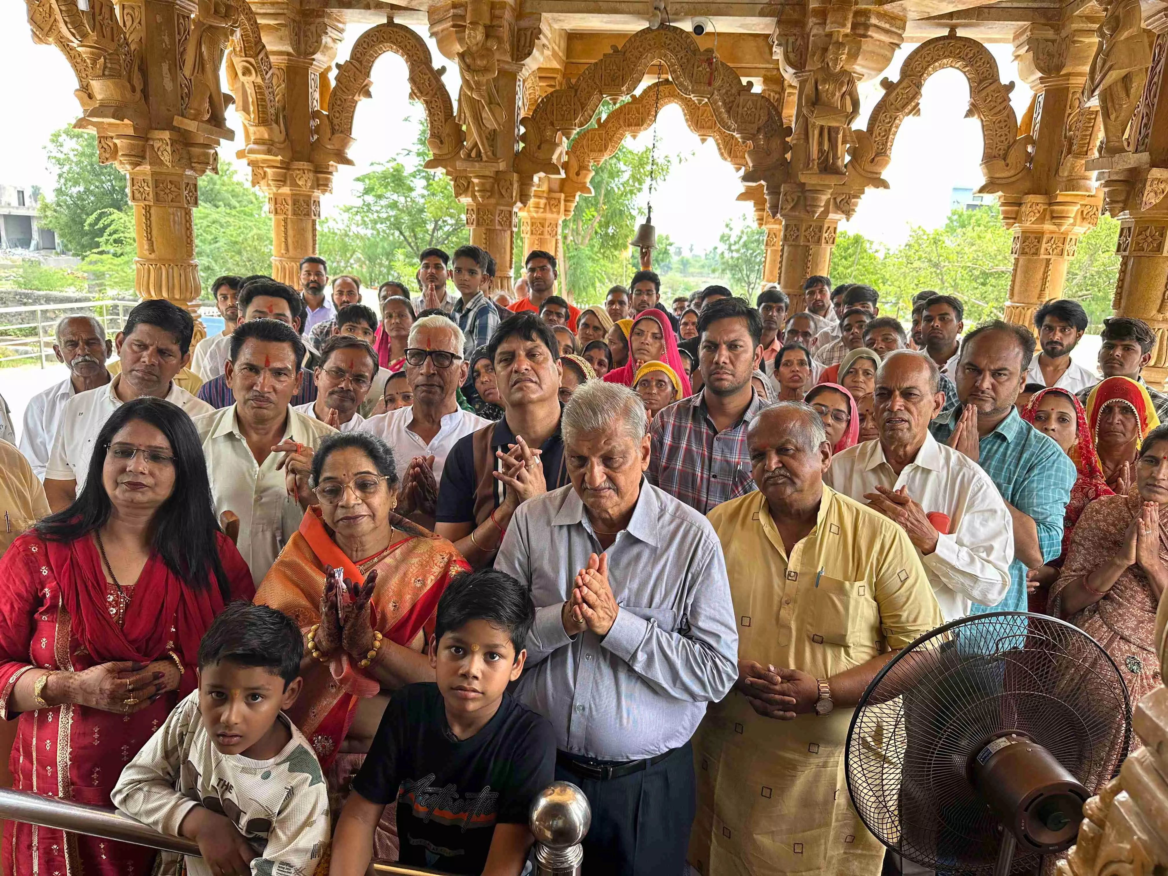 सांवलिया सेठ मंदिर, नौगांवा में अमावस्या पर लगा भव्य मेला: उमड़ी भक्तों की भीड़ सांवलिया सेठ मंदिर, नौगांवा में अमावस्या पर लगा भव्य मेला: उमड़ी भक्तों की भीड़