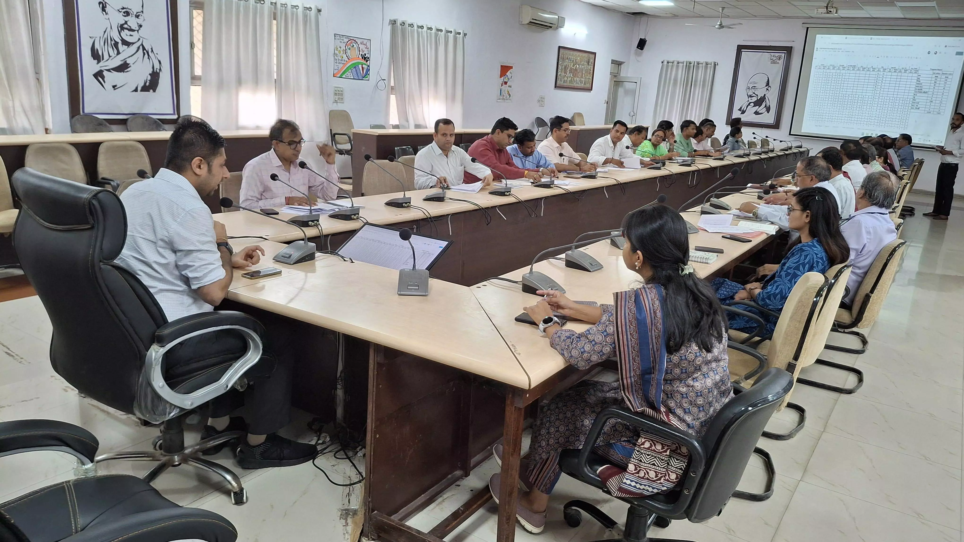 पेयजल व विद्युत आपूर्ति निर्बाध रखना सुनिश्चित करें विभागीय अधिकारी- जिला कलक्टर पेयजल व विद्युत आपूर्ति निर्बाध रखना सुनिश्चित करें विभागीय अधिकारी- जिला कलक्टर