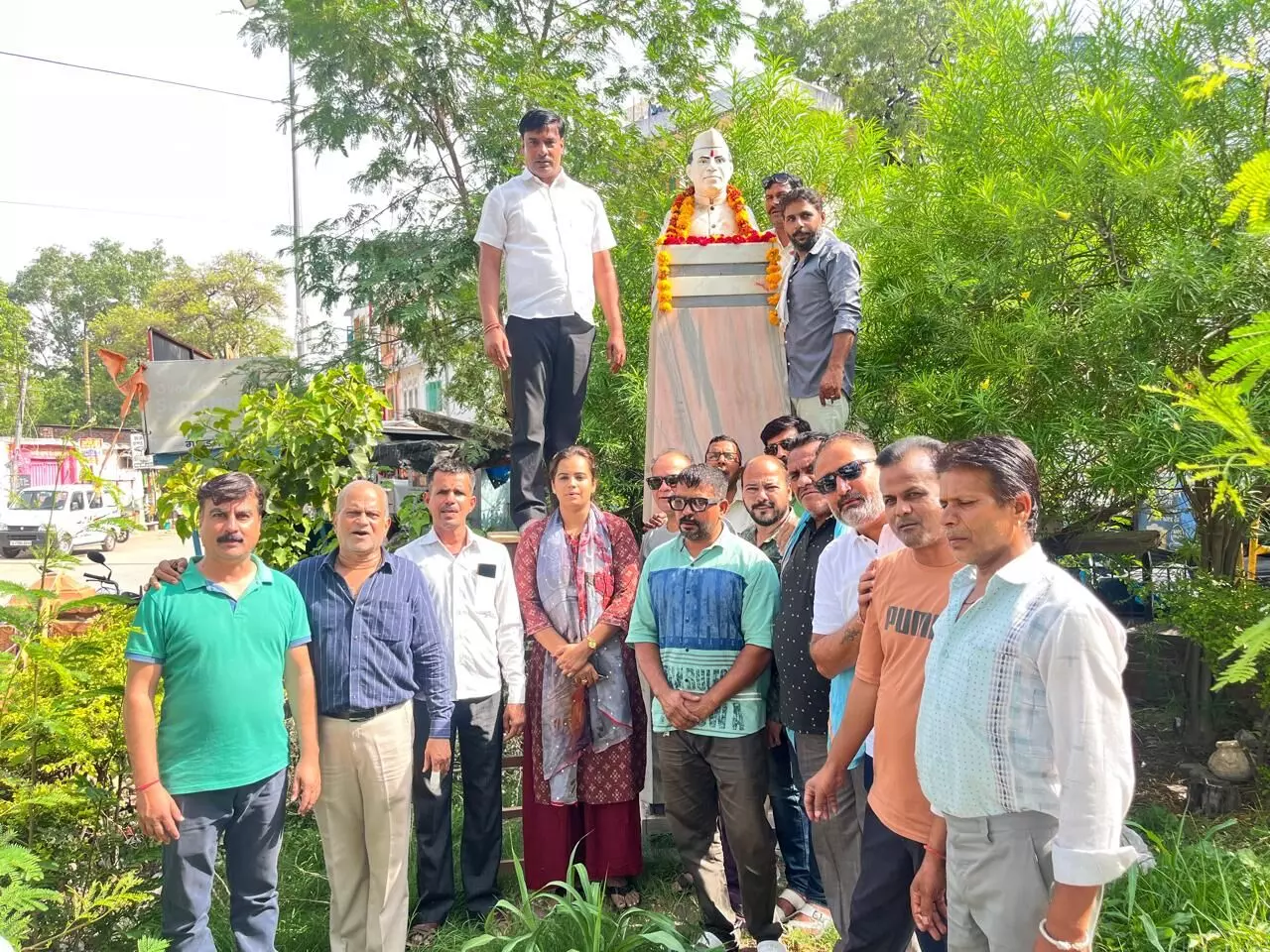 पुर्व प्रधानमंत्री पण्डित जवाहरलाल नेहरु की 61 वी पुण्यतिथी पर नगर कांग्रेस कमेटी ने पुष्पांजलि अर्पित की पुर्व प्रधानमंत्री पण्डित जवाहरलाल नेहरु की 61 वी पुण्यतिथी पर नगर कांग्रेस कमेटी ने पुष्पांजलि अर्पित की