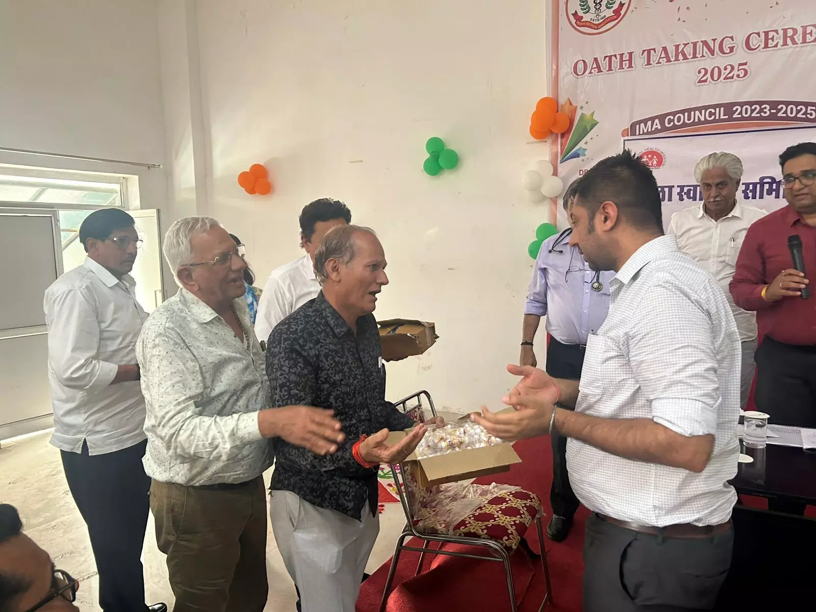 प्रंचड गर्मी, लू एवं तापघात रोधी दवाई का वितरण