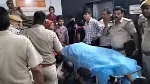 प्रसूता-नवजात की मौत, डॉक्टर पर लापरवाही का आरोप, हत्या का मामला दर्ज करने की मांग प्रसूता-नवजात की मौत, डॉक्टर पर लापरवाही का आरोप, हत्या का मामला दर्ज करने की मांग