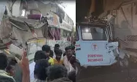 महाराष्ट्र   में ट्रक की टक्कर से छह लोगों की मौत