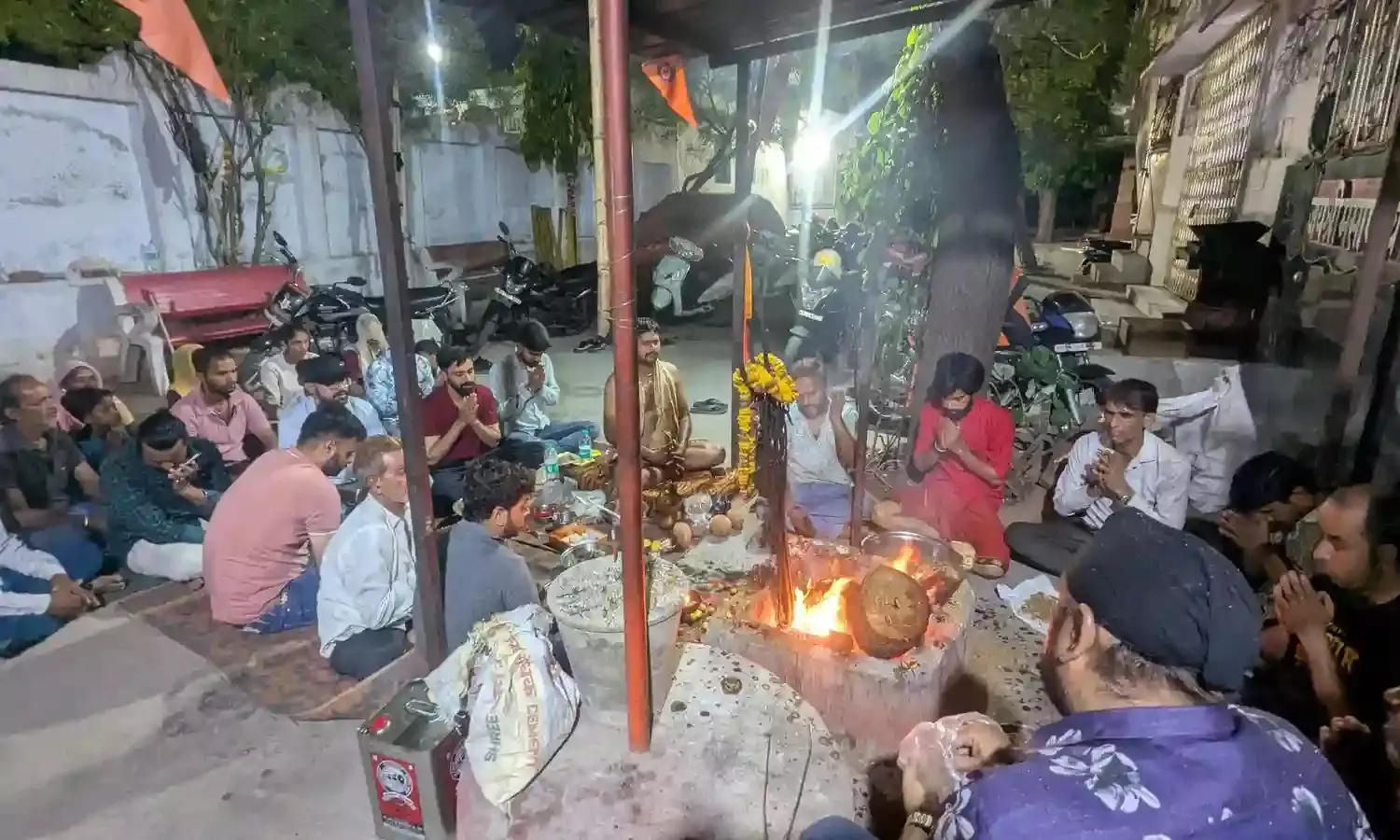मसानिया भैरवनाथ में देर रात चला यज्ञ, गूंजे भैरव के जयकारे