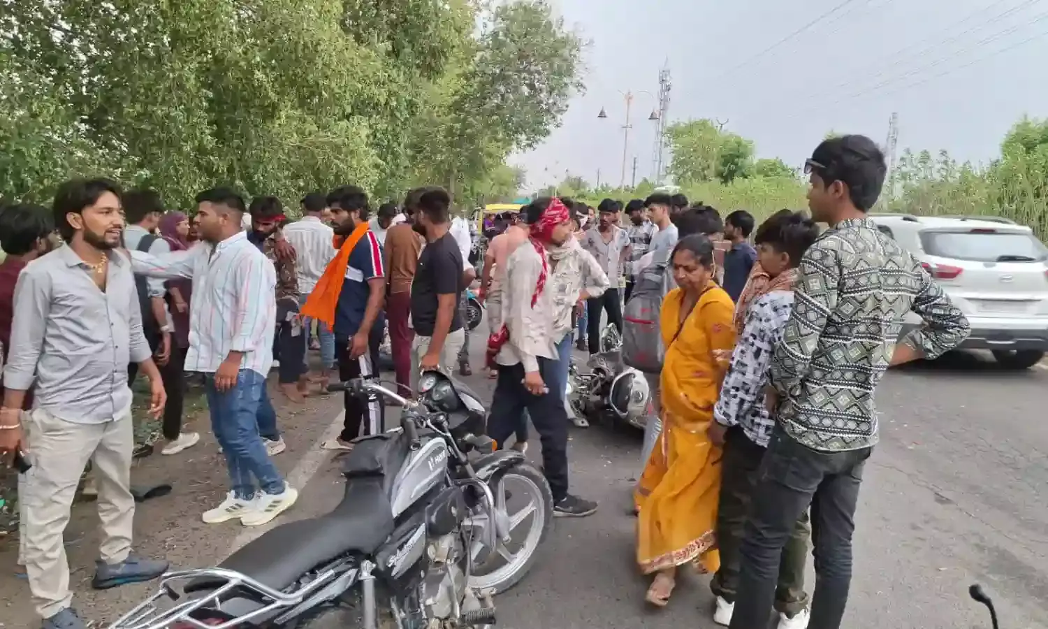 चित्तौड़गढ़ रोड़ पर बड़ा सड़क हादसा दो युवक गंभीर रूप से घायल