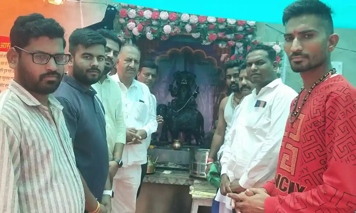 शनि जन्मोत्सव पर चमत्कारी श्री गजराज शनिदेव मंदिर पर हुआ विशेष आयोजन शनि जन्मोत्सव पर चमत्कारी श्री गजराज शनिदेव मंदिर पर हुआ विशेष आयोजन