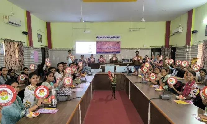 माहवारी स्वच्छता एवं प्रबन्धन पर खुलकर बात करे और  तोड़े झिझक