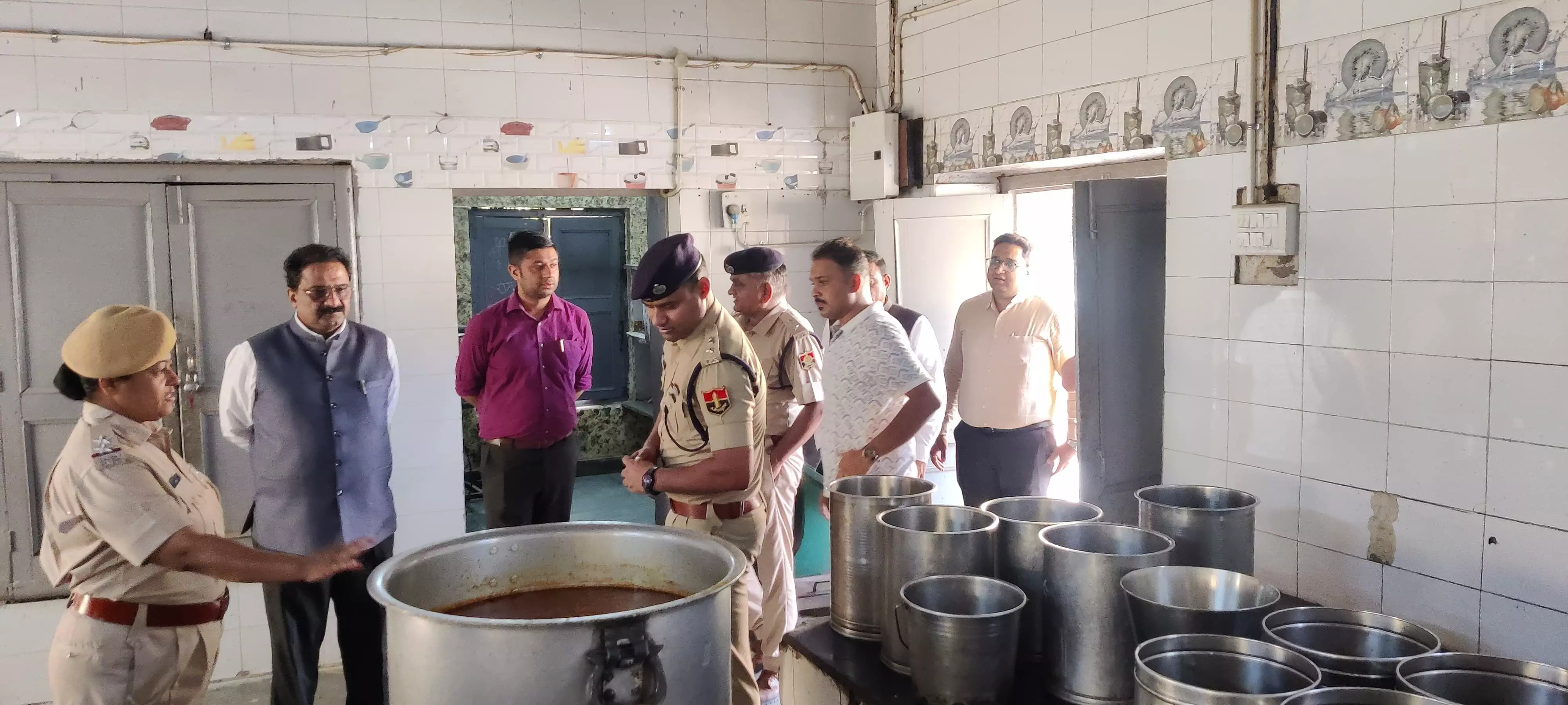 बोर्ड आॅफ विजिटर्स द्वारा किया जिला कारागृह का आकस्मिक निरीक्षण बोर्ड आॅफ विजिटर्स द्वारा किया जिला कारागृह का आकस्मिक निरीक्षण