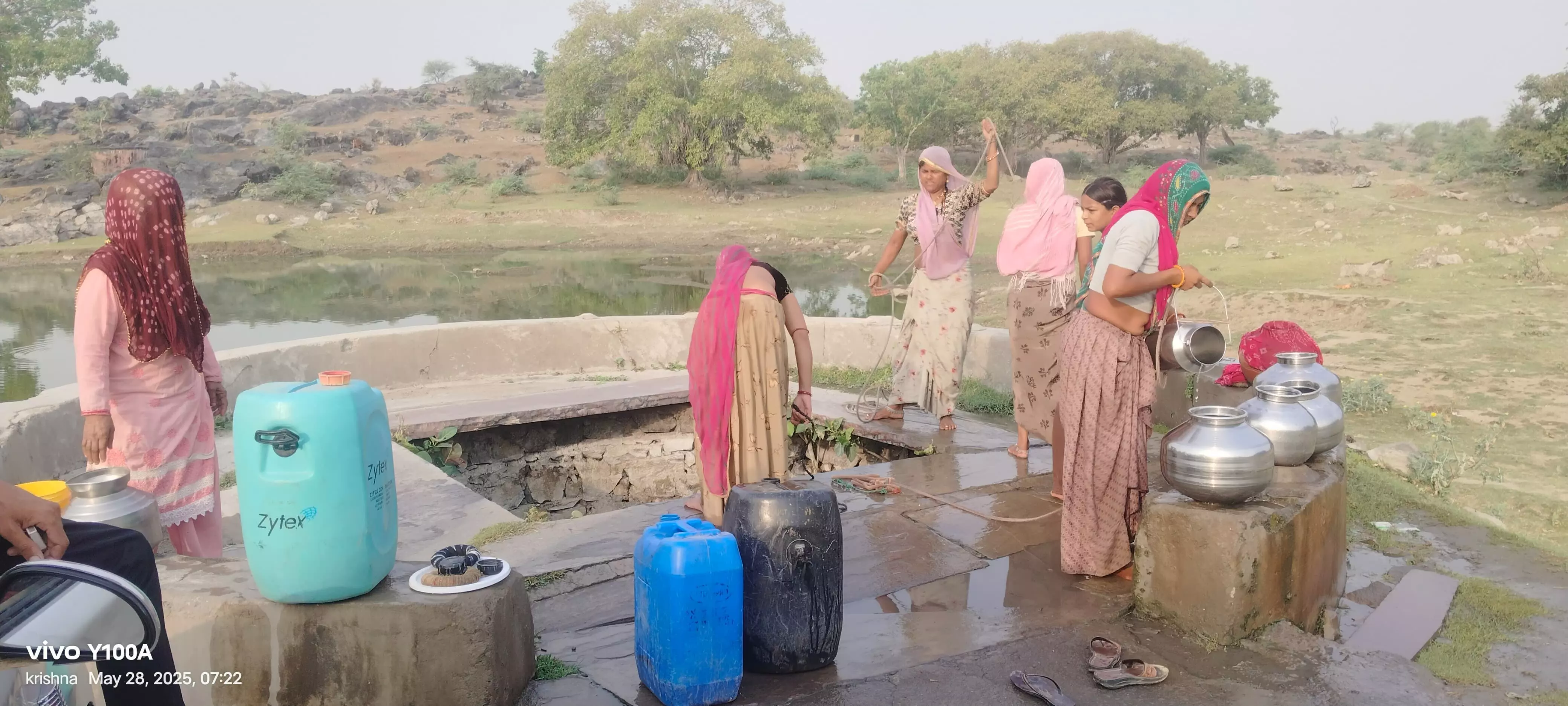 जलापूर्ति व्यवस्था ठप,टैंकर डलवाने पड रहे, कुआ बावड़ी व हैंडपंप से दूर दराज से लाना पड रहा पानी..