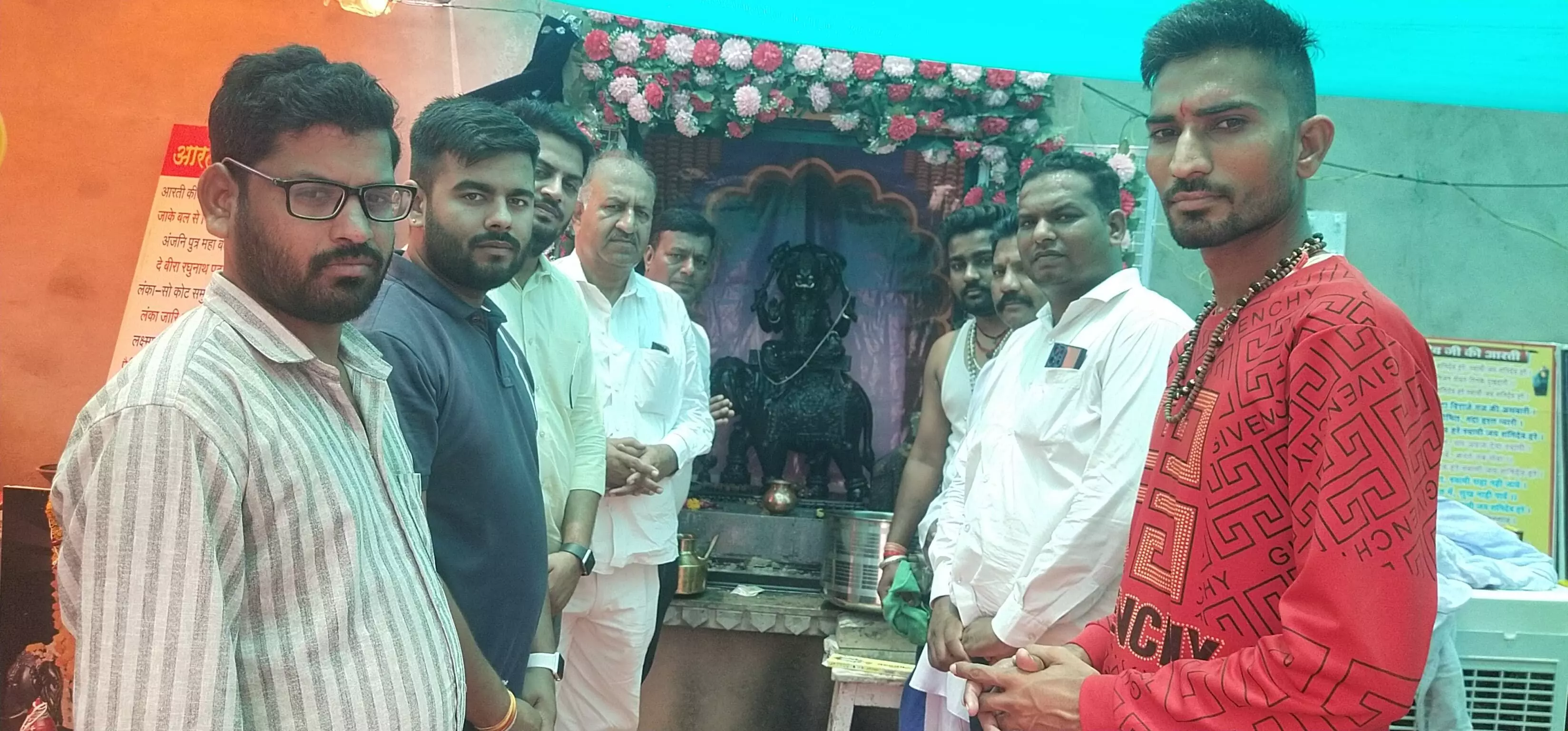 शनि जन्मोत्सव पर चमत्कारी श्री गजराज शनिदेव मंदिर पर हुआ विशेष आयोजन शनि जन्मोत्सव पर चमत्कारी श्री गजराज शनिदेव मंदिर पर हुआ विशेष आयोजन