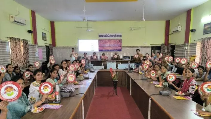 माहवारी स्वच्छता एवं प्रबन्धन पर खुलकर बात करे और  तोड़े झिझक