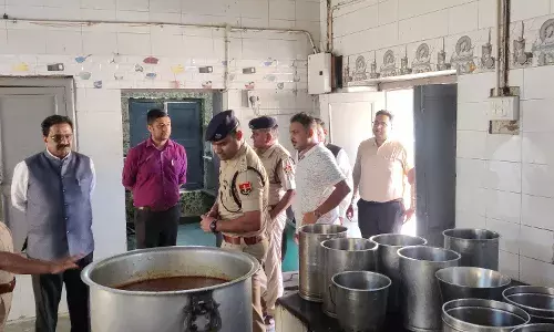 बोर्ड आॅफ विजिटर्स द्वारा किया जिला कारागृह का आकस्मिक निरीक्षण