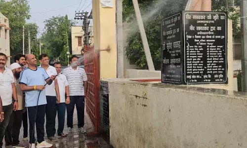 वीर सावरकर की जयंती पर कलेक्ट्रेट चौराहे पर श्रद्धांजलि समारोह आयोजित