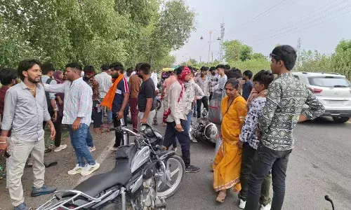 चित्तौड़गढ़ रोड़ पर बड़ा सड़क हादसा दो युवक गंभीर रूप से घायल