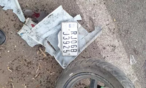 चित्तौड़गढ़ रोड़ पर बड़ा सड़क हादसा दो युवक गंभीर रूप से घायल
