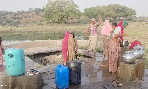 जलापूर्ति व्यवस्था ठप,टैंकर डलवाने पड रहे, कुआ बावड़ी व हैंडपंप से दूर दराज से लाना पड रहा पानी..