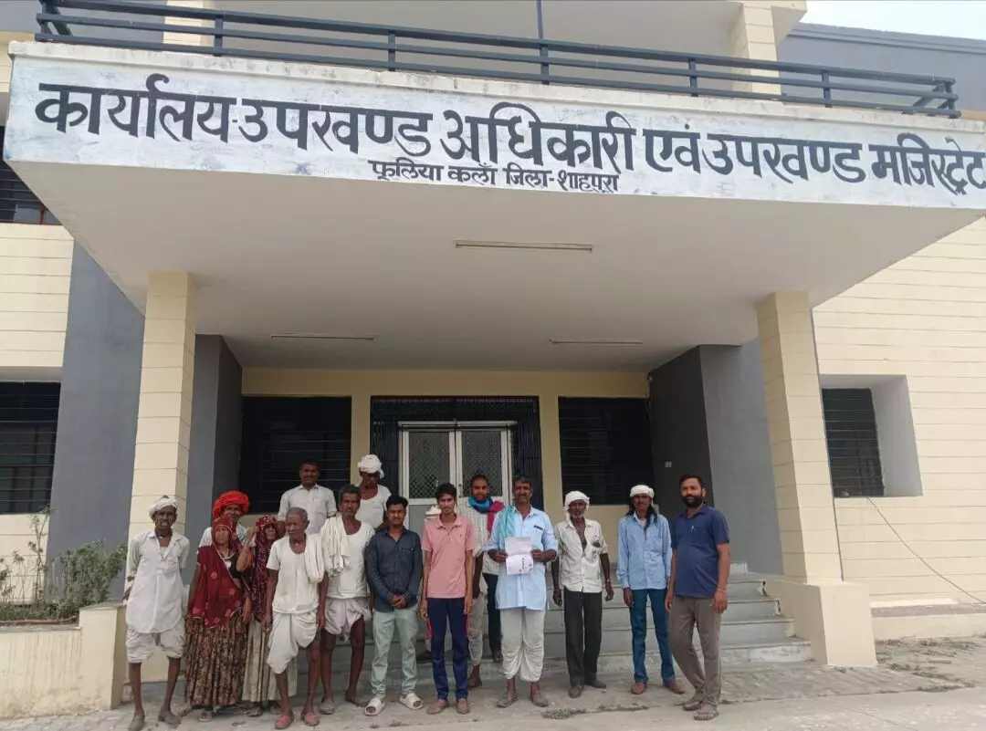 गर्मी से परेशान लोगों ने डीपी लगाने की मांग की, उपखंड कार्यालय पर ज्ञापन सौंपा गर्मी से परेशान लोगों ने डीपी लगाने की मांग की, उपखंड कार्यालय पर ज्ञापन सौंपा