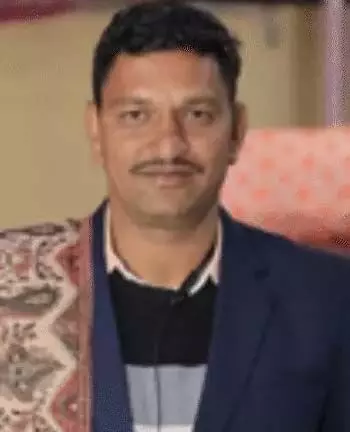 ब्लैकमेल कर कॉन्स्टेबल ने मांगे 5 लाख, युवती के साथ बैठे अधिकारी को पकड़ा ब्लैकमेल कर कॉन्स्टेबल ने मांगे 5 लाख, युवती के साथ बैठे अधिकारी को पकड़ा