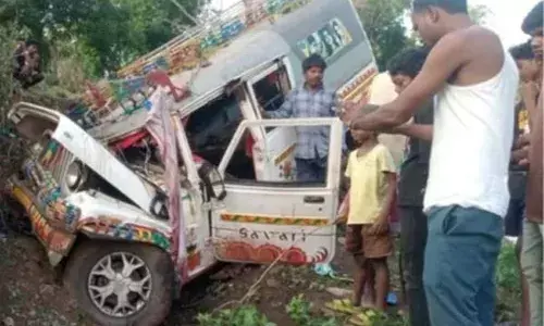 सड़क हादसों में छह लोगों की मौत, 11 घायल