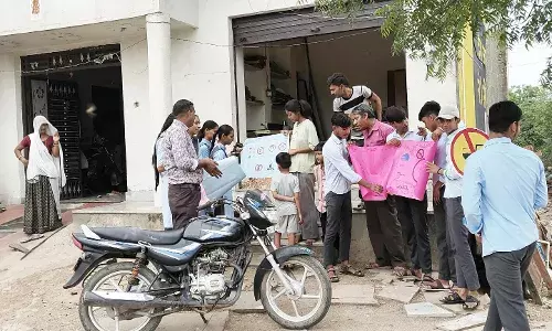 लाडपुरा विद्यालय में छात्रों को यातायात नियमों की जानकारी दी