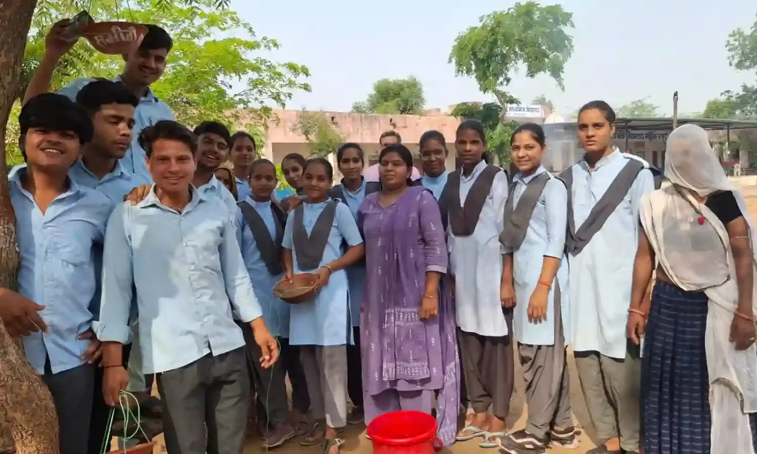 बनेड़ा में विद्यालय महुआ खुर्द में समाज सेवा शिविर का आयोजन