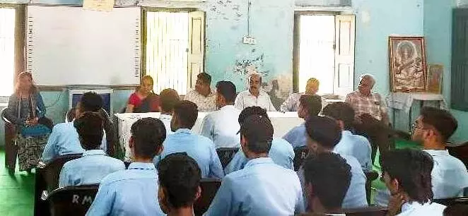 राजेन्द्र मार्ग विद्यालय में समाज सेवा शिविर का समापन, तम्बाकू निषेध दिवस पर दिलाई शपथ राजेन्द्र मार्ग विद्यालय में समाज सेवा शिविर का समापन, तम्बाकू निषेध दिवस पर दिलाई शपथ