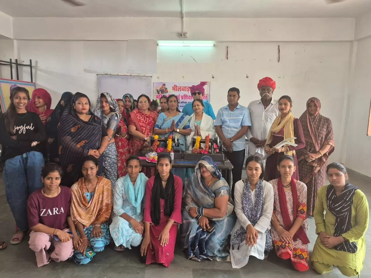 महिला सिलाई सीखकर स्वरोजगार की ओर बढ़े - पोखरना महिला सिलाई सीखकर स्वरोजगार की ओर बढ़े - पोखरना
