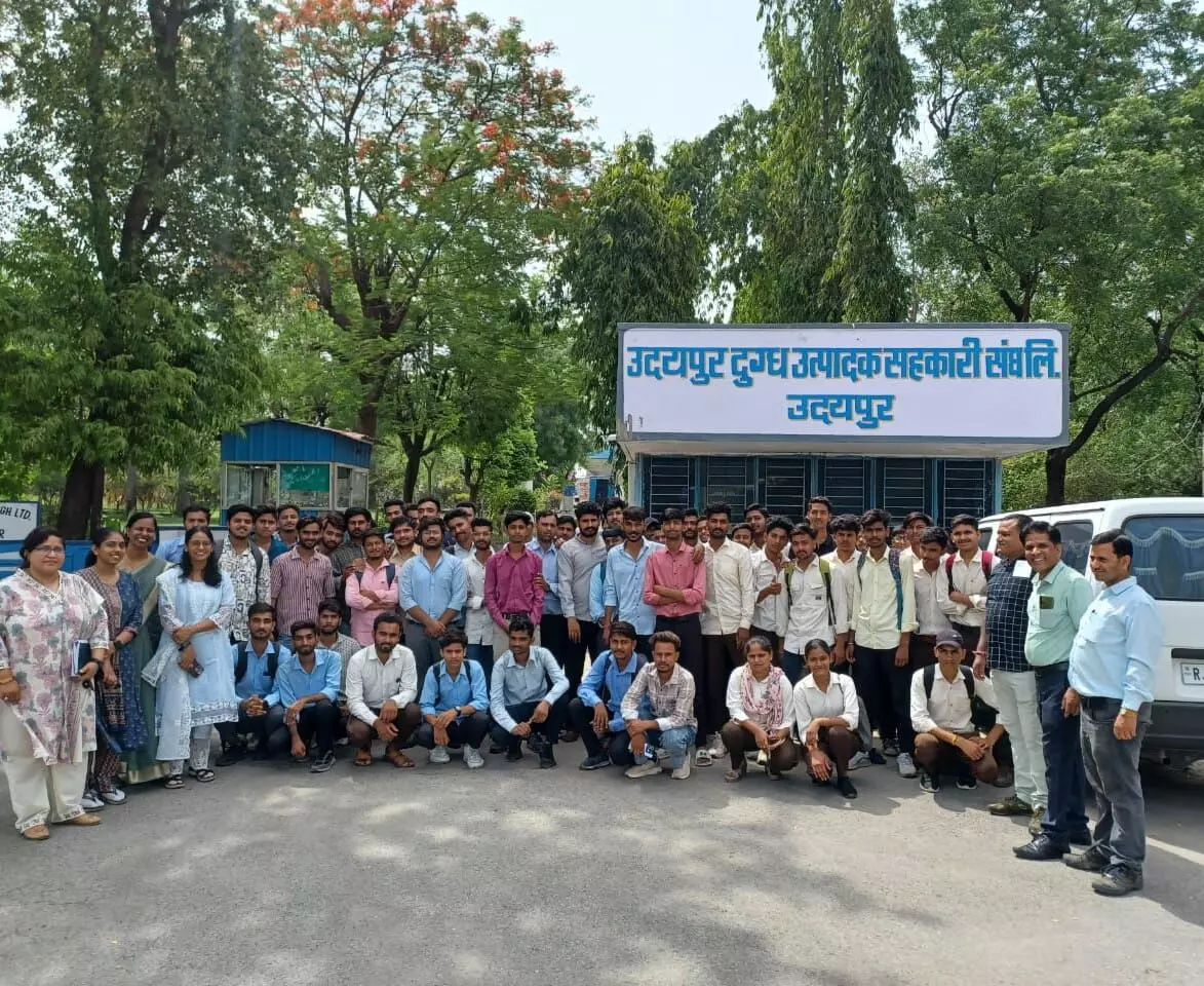 राजकीय पॉलिटेक्निक महाविद्यालय के छात्रों ने किया सरस डेयरी का शैक्षणिक भ्रमण