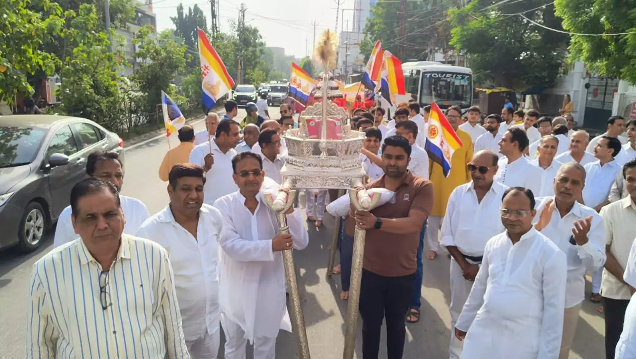 उदयुपर में पहली बार गाजे बाजे के साथ निकली जिनवाणी की शोभायात्रा