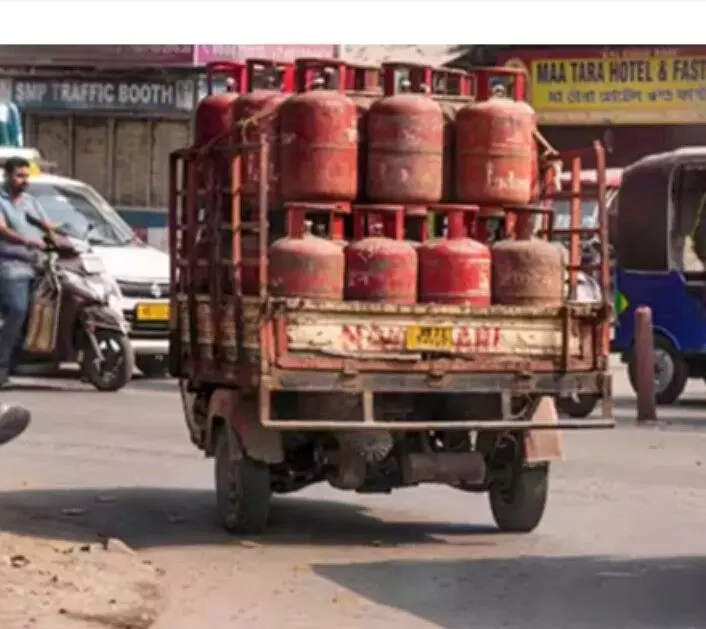 सिलेंडर हुआ 24 रुपये सस्ता; 1 जून से मिलेगी ग्राहकों को राहत सिलेंडर हुआ 24 रुपये सस्ता; 1 जून से मिलेगी ग्राहकों को राहत