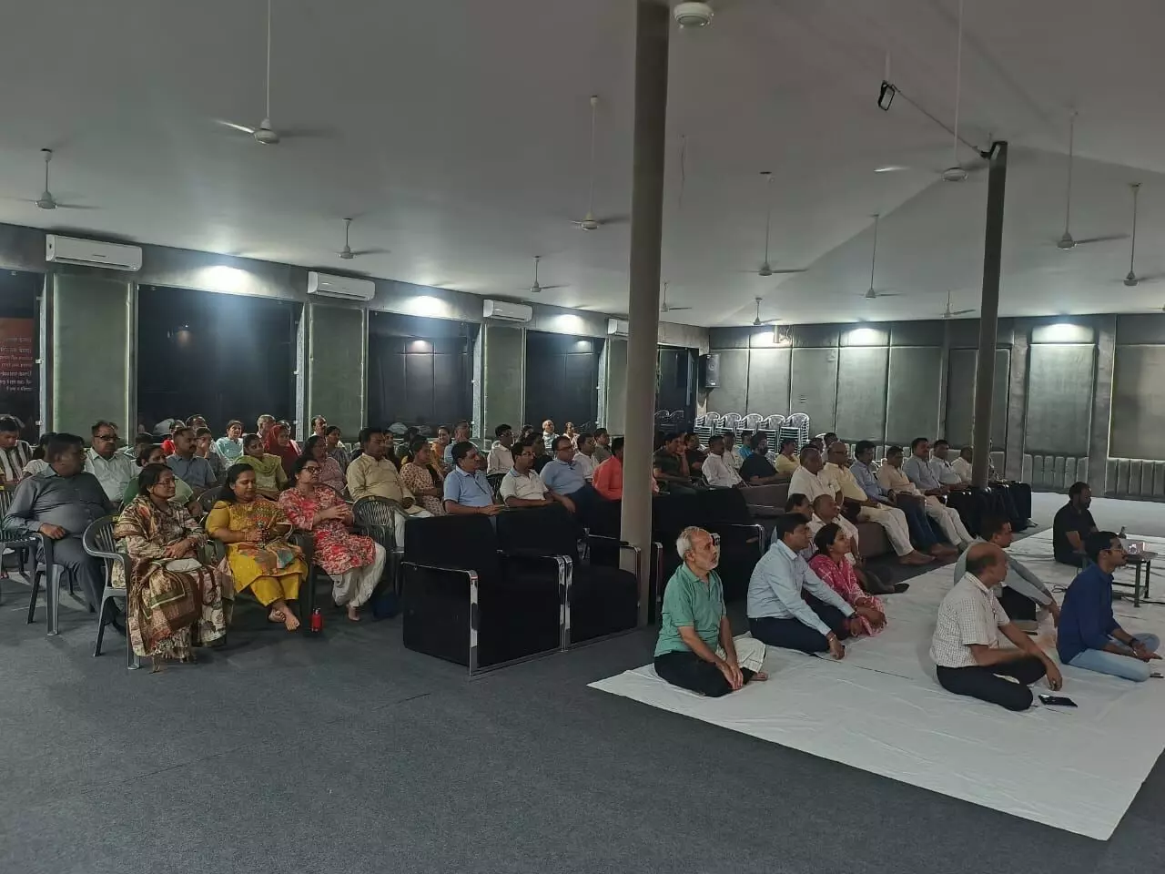 जीवन में आनंद की खोज और आत्मिक जागृति पर विशेष प्रेरणादायी सत्र सम्पन्न” जीवन में आनंद की खोज और आत्मिक जागृति पर विशेष प्रेरणादायी सत्र सम्पन्न”