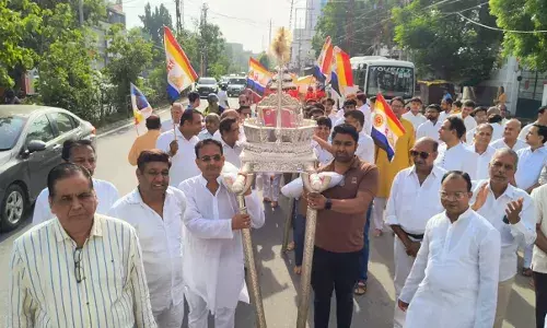 उदयुपर में पहली बार गाजे बाजे के साथ निकली जिनवाणी की शोभायात्रा