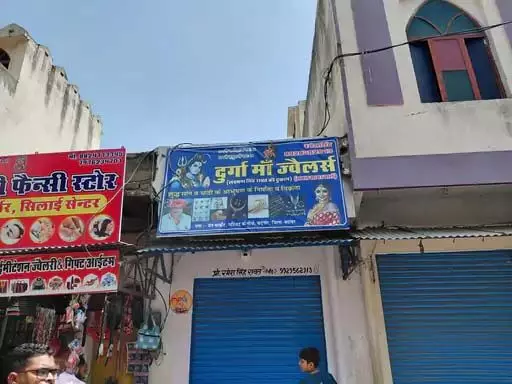 बदनौर में ज्वैलरी व्यापारी से लूट: बदमाशों ने बाइक को टक्कर मारकर चांदी और नकदी से भरे दो बैग लूटे बदनौर में ज्वैलरी व्यापारी से लूट: बदमाशों ने बाइक को टक्कर मारकर चांदी और नकदी से भरे दो बैग लूटे