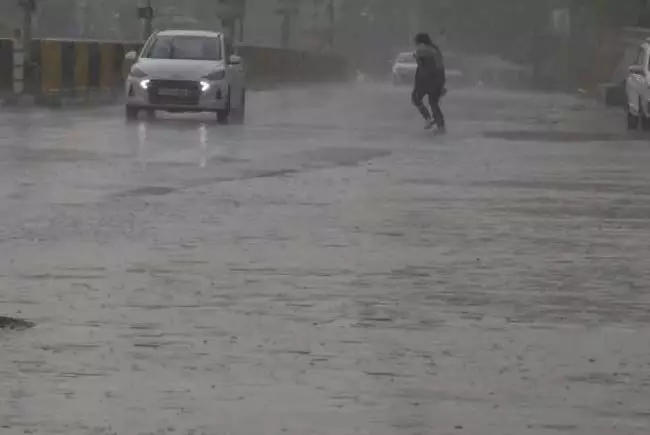 राजस्थान में गर्मी से राहत: पश्चिमी विक्षोभ लाएगा बारिश और आंधी का दौर राजस्थान में गर्मी से राहत: पश्चिमी विक्षोभ लाएगा बारिश और आंधी का दौर
