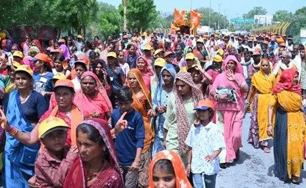 आध्यात्मिक कल्याण महापदयात्रा में उमड़े श्रद्धालु आध्यात्मिक कल्याण महापदयात्रा में उमड़े श्रद्धालु