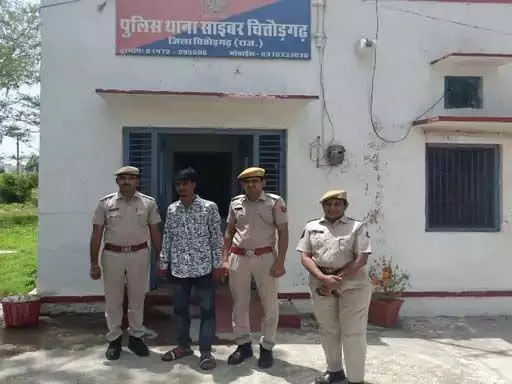 इंस्टाग्राम पर दोस्ती की आड़ में लाखों की ठगी: आरोपी गिरफ्तार! इंस्टाग्राम पर दोस्ती की आड़ में लाखों की ठगी: आरोपी गिरफ्तार!