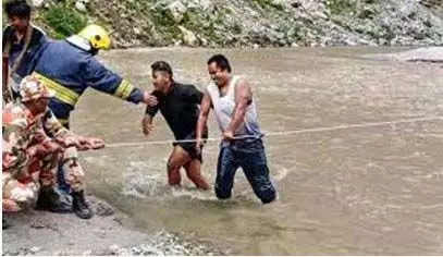 सिक्किम में भारी बारिश, भूस्खलन का कहर, लाचेन-लाचुंग में 1350 पर्यटक फंसे सिक्किम में भारी बारिश, भूस्खलन का कहर, लाचेन-लाचुंग में 1350 पर्यटक फंसे