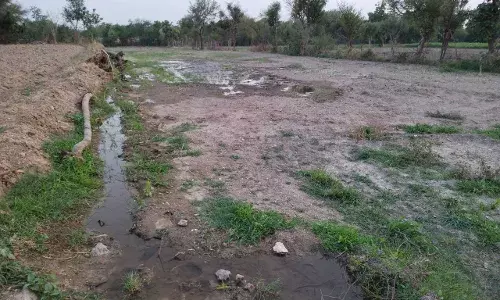 किशनगढ़ में चंबल परियोजना की पाइपलाइन में लीकेज, खेत में भरा पानी, किसान परेशान