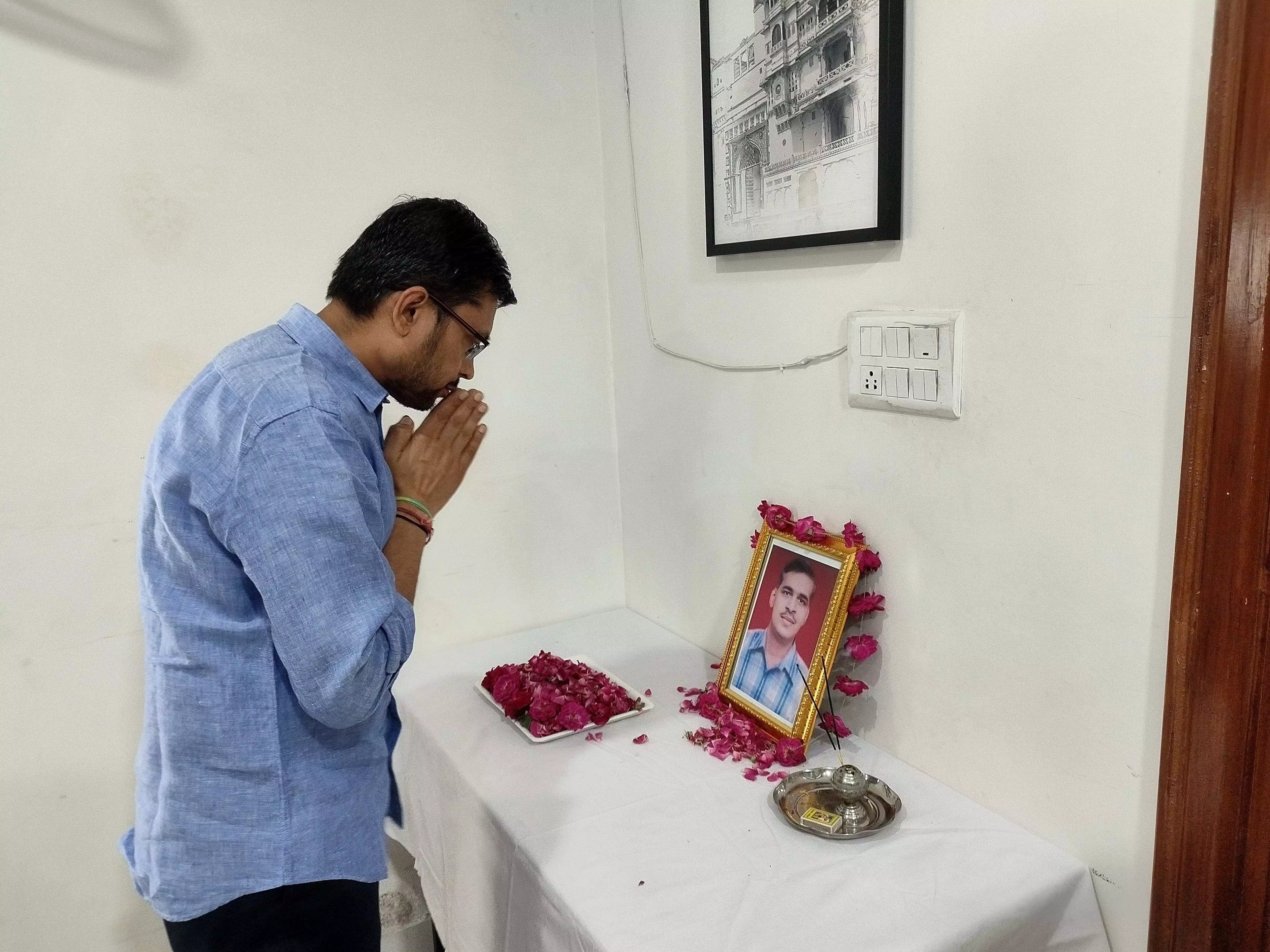 वरिष्ठ आईएएस एवं पूर्व कलेक्टर आलोक को दी श्रद्धांजलि