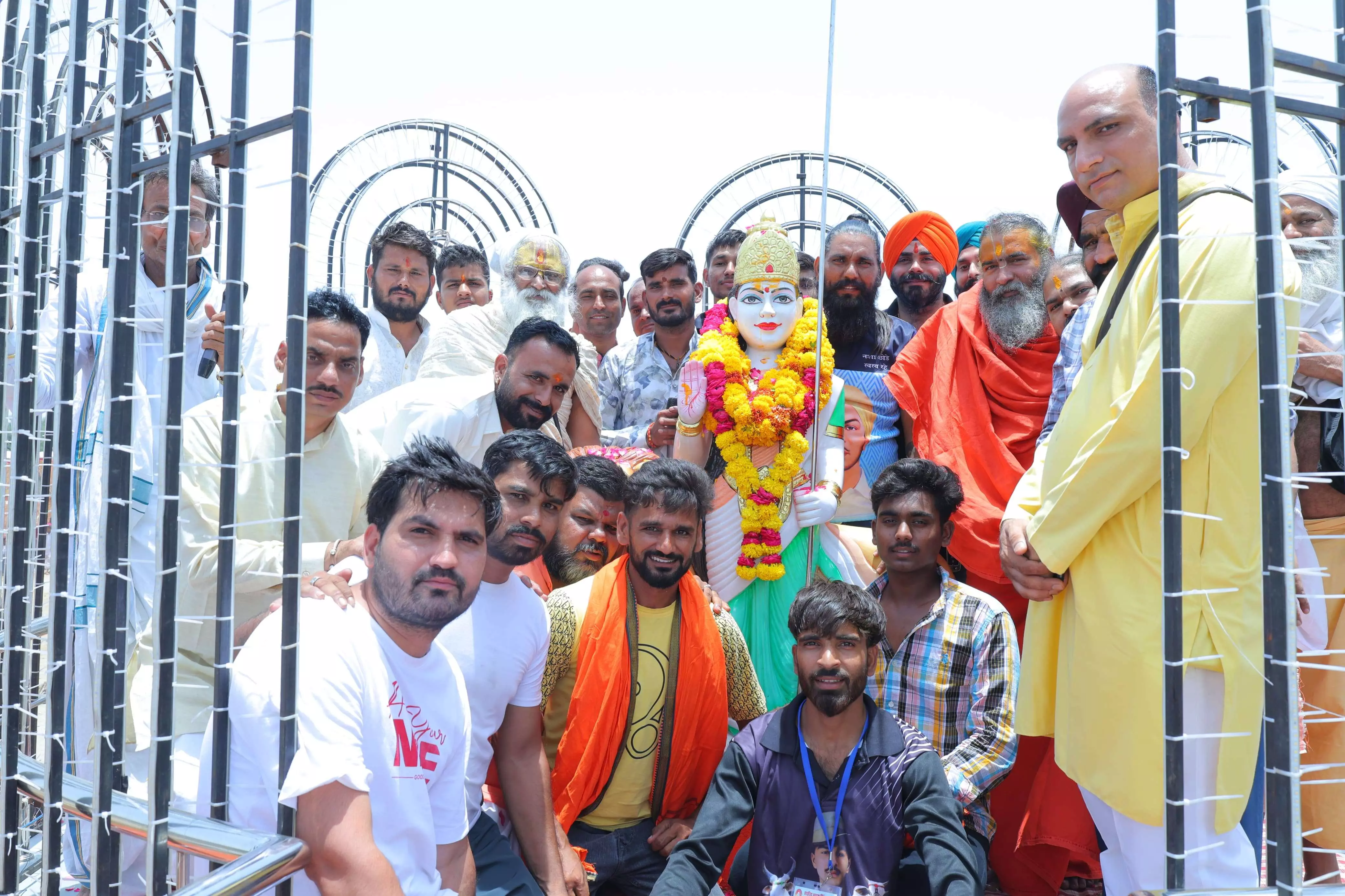 अगरपुरा में शहीद भगत सिंह गौशाला का उद्घाटन ,भारत माता व हनुमान महाराज की हुई प्राण प्रतिष्ठा अगरपुरा में शहीद भगत सिंह गौशाला का उद्घाटन ,भारत माता व हनुमान महाराज की हुई प्राण प्रतिष्ठा