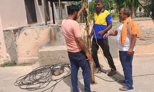 पनघट की बोरिंग में नई मोटर उतरवाई